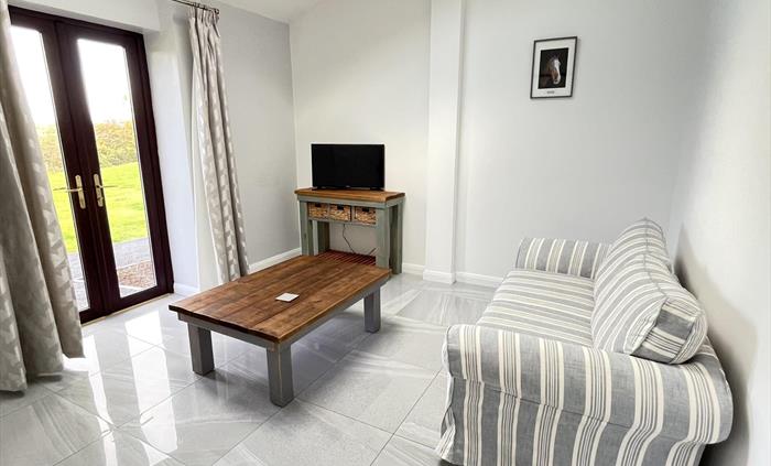 Spacious living room with flat screen TV and WiFi thoughout.